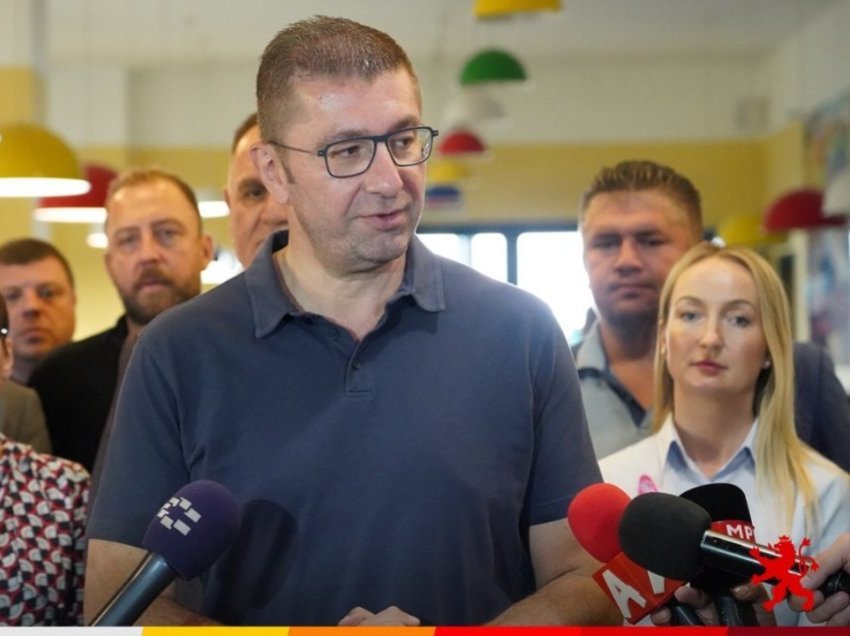 Mickoski: Pres që Fon Der Lajen të thotë se Maqedoni do fillojë negociatat pa kushte