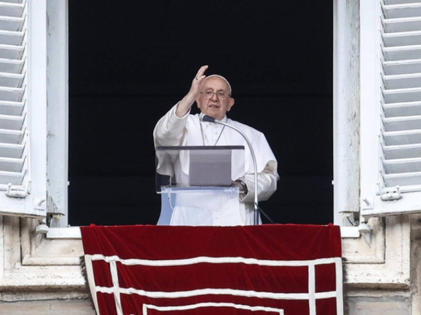 Papa Françesku bën thirrje për ndaljen e luftës në Gaza