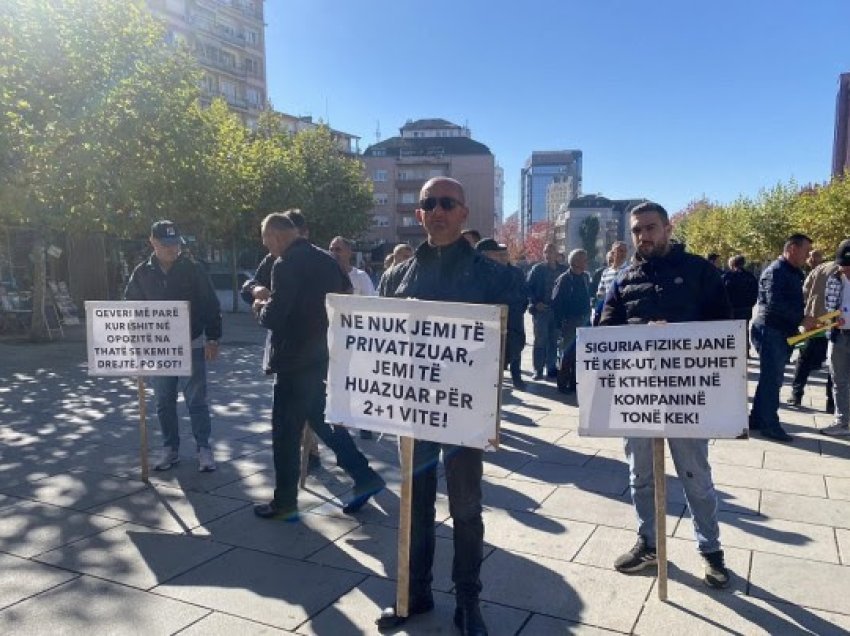 Protestojnë punëtorët e sigurimit fizik: KEK jep tenderë të paligjshëm