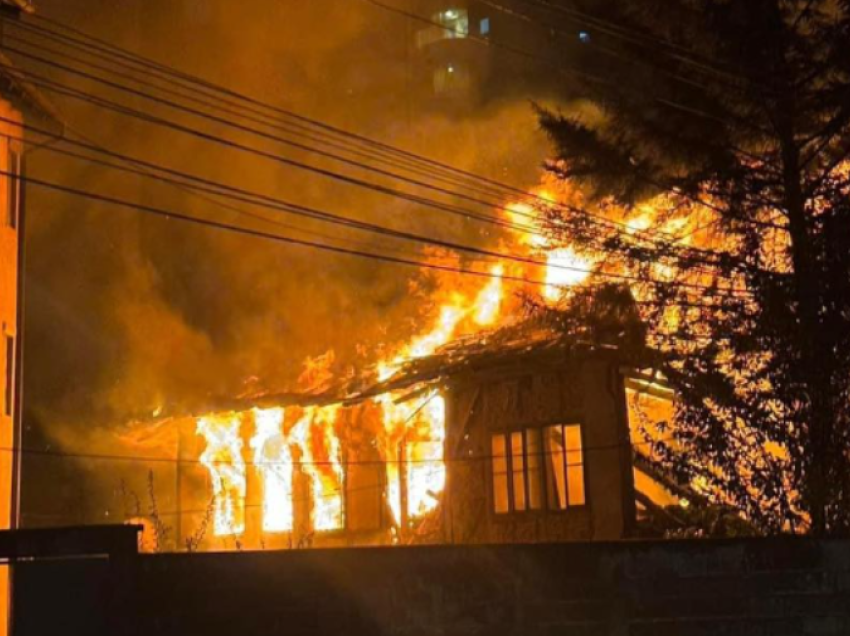 Përfshihet nga zjarri një shtëpi në Mitrovicë