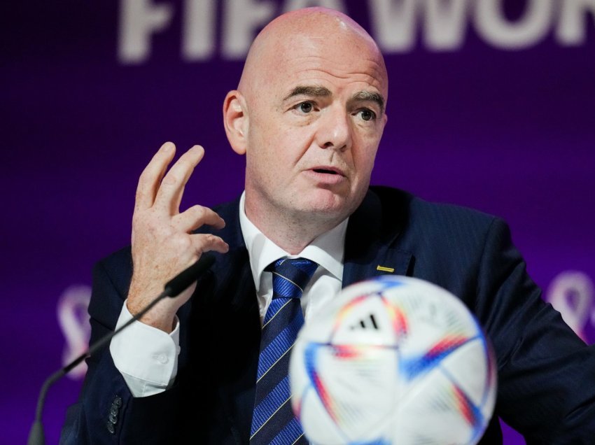 ​Infantino thyen heshtjen për puthjen e Rubiales me Hermoson