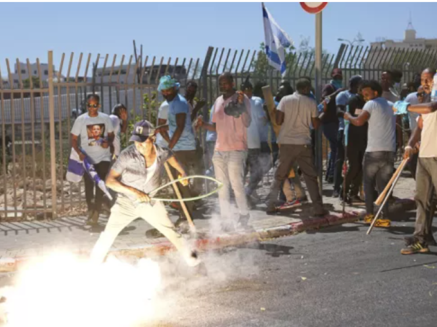 Përplasje mes mbështetësve dhe kundërshtarëve të qeverisë së Eritresë në Tel Aviv, dhjetëra të plagosur