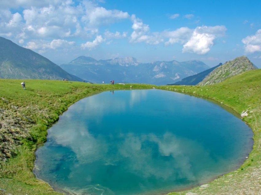 Liqeni i Tropojës, magjia e Alpeve Shqiptare