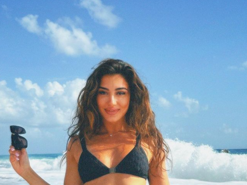 Melinda Ademi vë në pah format joshëse në imazhet me bikini