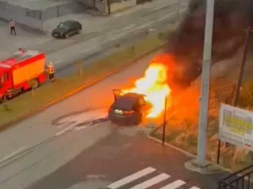 Digjet një veturë në lëvizje në Prizren