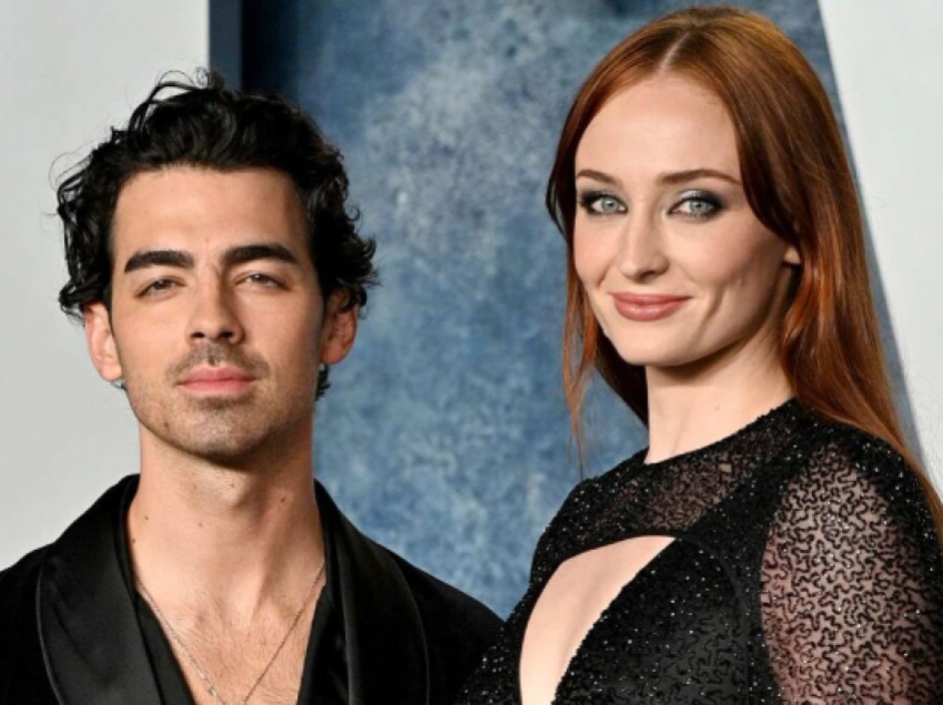 Joe Jonas dhe Sophie Turner kishin jetuar jetë të ndara prej muajsh përpara se këngëtari të paraqiste kërkesën për divorc