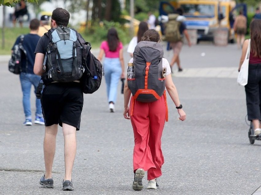 Vizitorë të huaj në Tiranë/ Në 8 muaj Shqipërinë e vizituan 7.2 milionë turistë