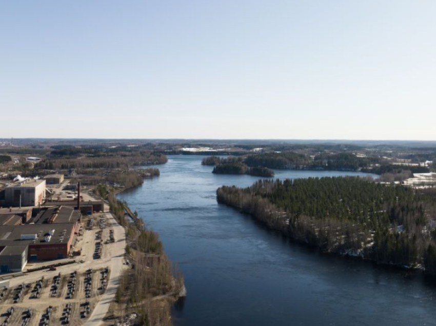 Rusia po investon në baza ushtarake përgjatë kufirit finlandez