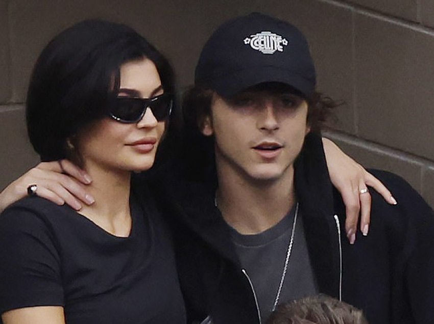 Kylie Jenner fotografohet duke u puthur me Timothee Chalamet në tribunat e ‘US Open’