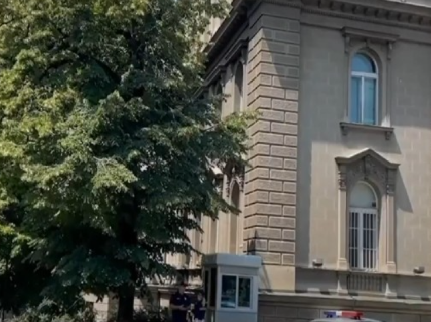 Analistët në Beograd: Përmes Asociacionit po synohet të fitohet kohë