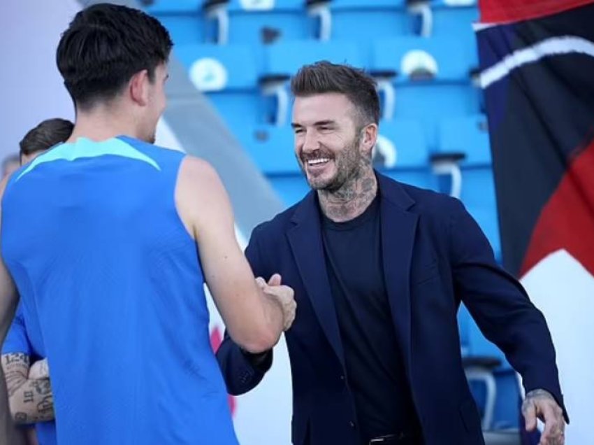 Beckham në krah të Maguire: Mbaje kokën lart!