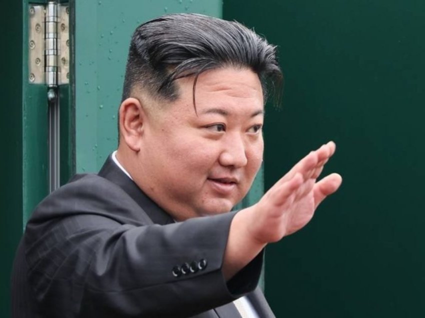 Pas gjashtë ditësh në Rusi, Kim Jong Un kthehet në vendin e tij – zbulohen “dhuratat që mori me vete”