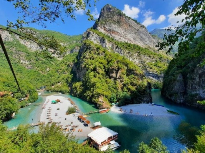 ​Lugina e Shalës, 16 mijë turistë vetëm në gusht