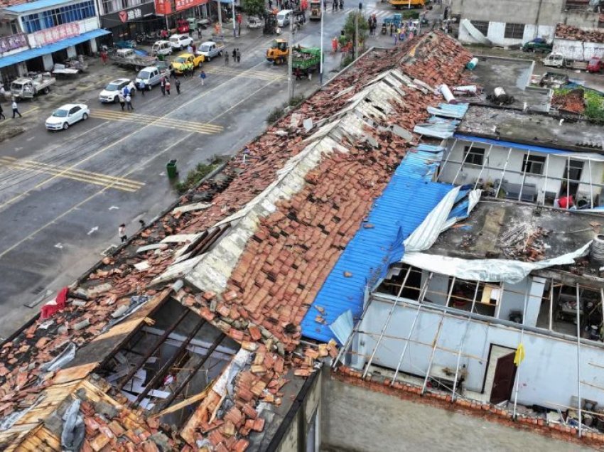 10 të vdekur nga tornadot që përshkuan dy qytete në Kinën lindore