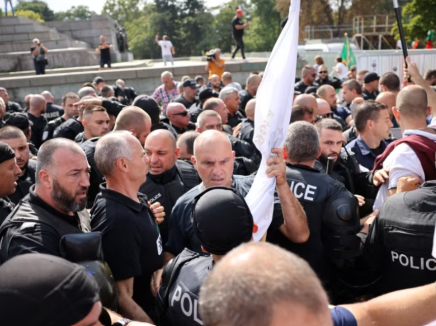 Nacionalistët bullgarë protestë kundër bazave të NATO-s