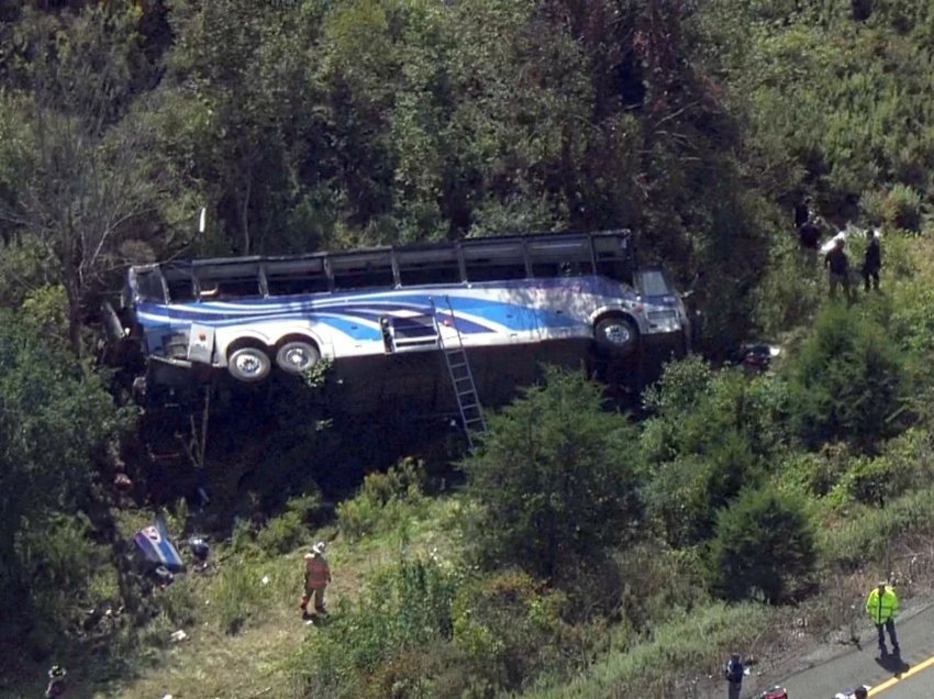 Një i vdekur e mbi 40 të lënduar nga përmbysja e një autobusi në Nju-Jork