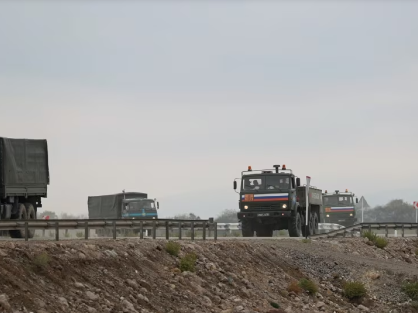 Rusia thotë se luftëtarët armenë në Karabak kanë nisur të dorëzojnë armët