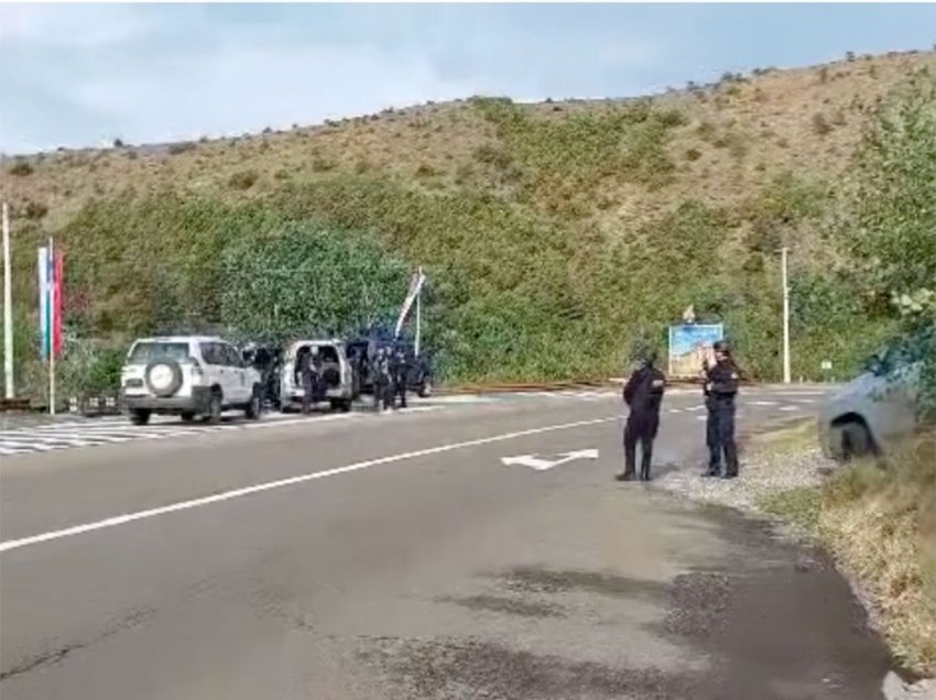 Policia e KFOR-i shihen në afërsi të Banjskës