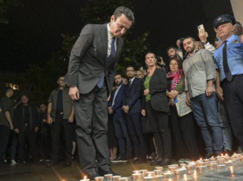 Kurti përkulet para qirinjve që u ndezën për policin e vrarë sot në veri, Afrim Bunjaku