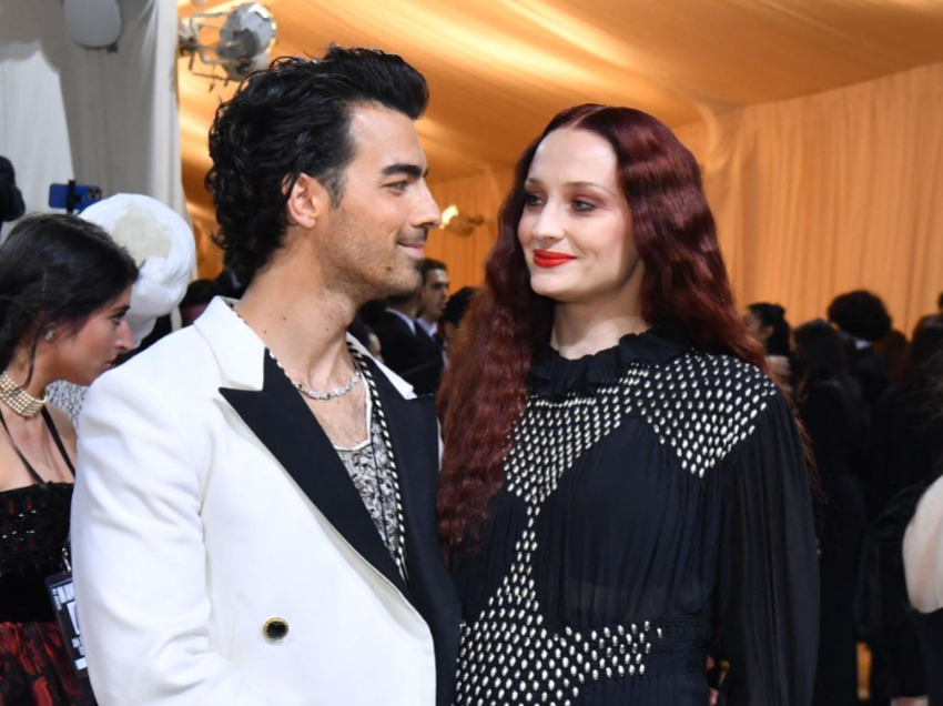 Sophie Turner dhe Joe Jonas shihen për herë të parë bashkë që nga raportimet për ndarje