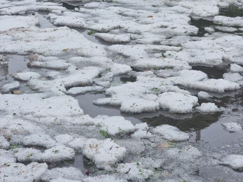 Reshje intensive breshëri në juglindje, trashësia shkon deri në 3 cm