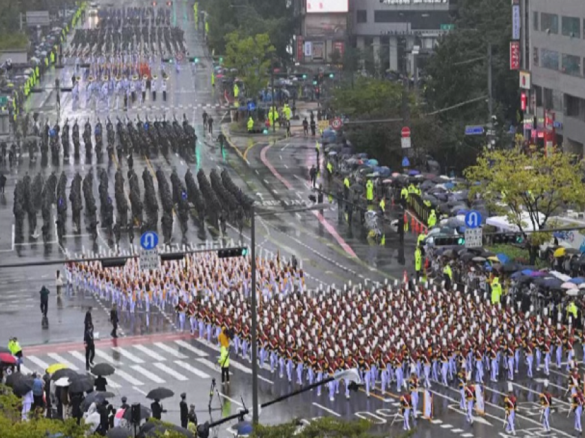 Parada e parë ushtarake në një dekadë, Koreja e Jugut tregon arsenalet e avancuara