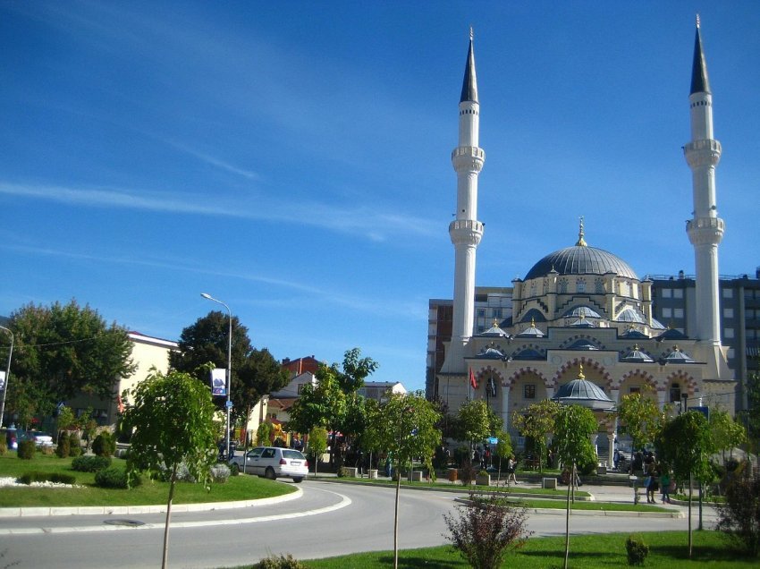 Shoqërohet në polici mitrovicasi që kërcënoi me tri bomba mysalimanët në Xhaminë e Madhe