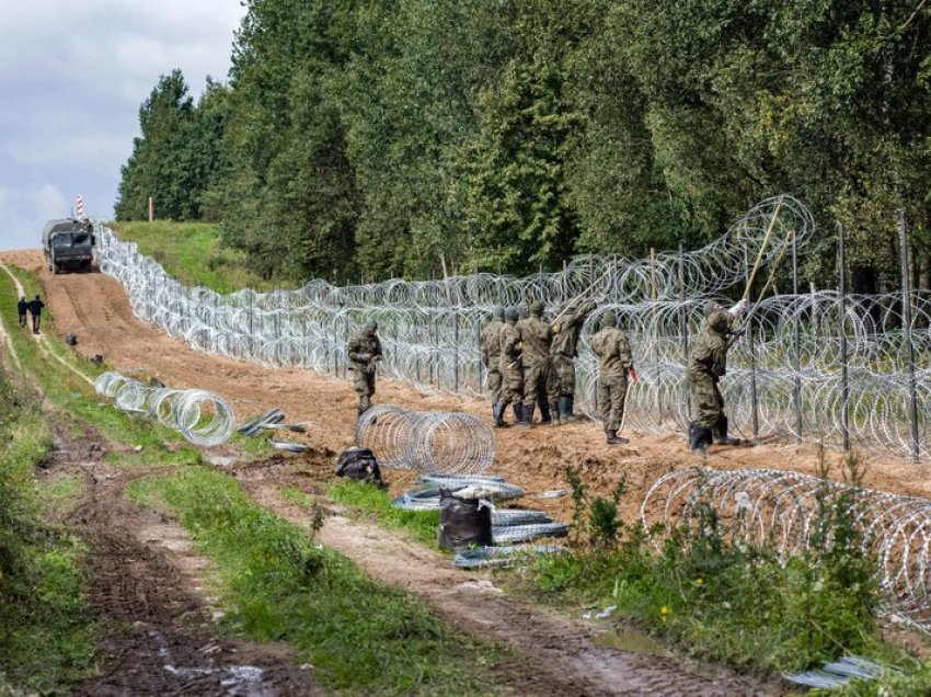 LIVE: Bien sërish kambanat e luftës, Rusia “ia kalon topin” Bjellorusisë - trupat e Lukashenkos zbarkojnë në kufi me këtë shtet