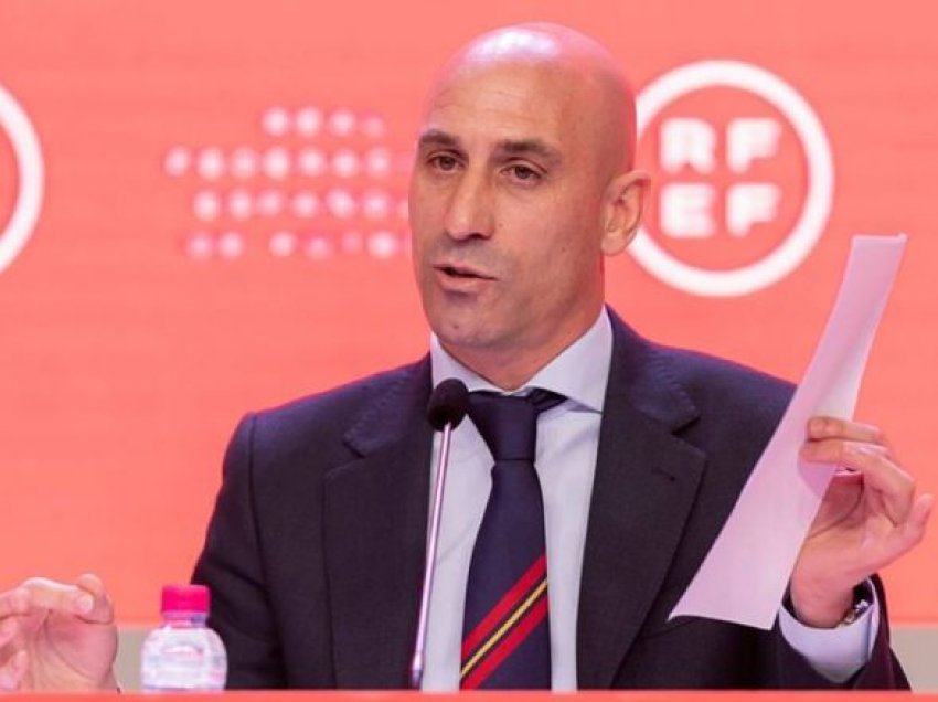 “Nuk më lënë të punoj”, Luis Rubiales thyen heshtjen mes skandaleve të vazhdueshme