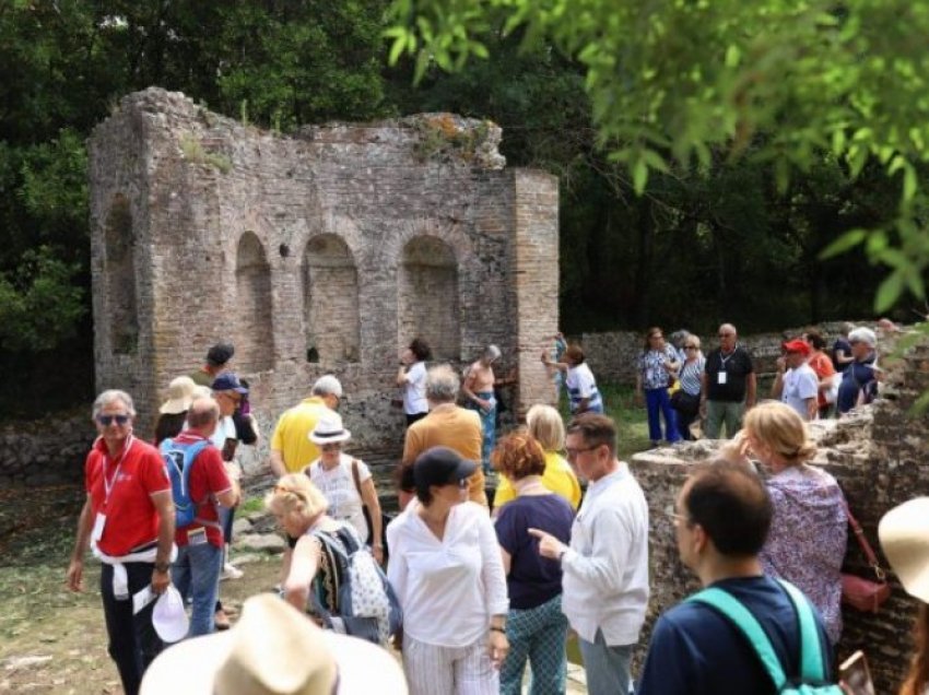 Kumbaro: Në tre muajt e parë 1,7 milionë turistë të huaj në Shqipëri