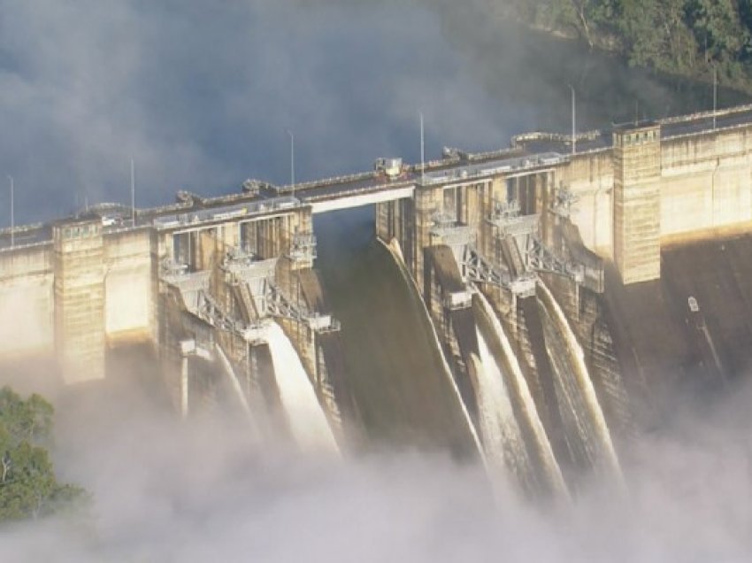 ​Qindra njerëz shpëtojnë nga përmbytjet në Australi