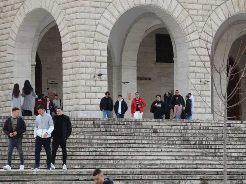 Ankthi i studentëve/ Një pjesë e përjetojnë keq largimin nga Shqipëria, psikologët: Duhen monitoruar!