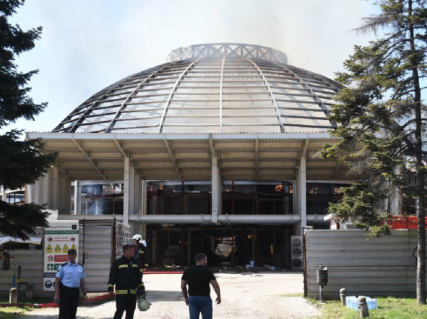 Prokuroria do të hetojë shkaqet e zjarrit në Sallën Universale në Shkup