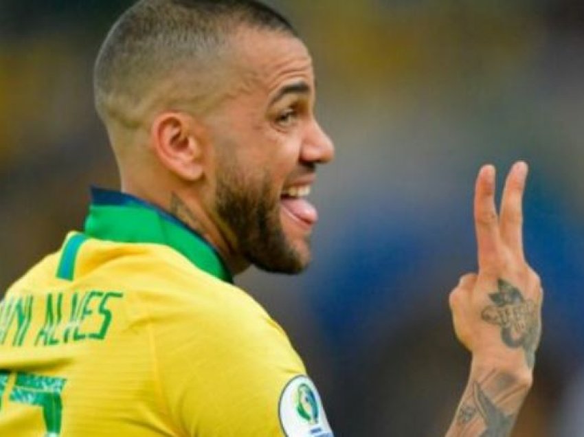 Dani Alves ia ktheu borxhin babait të Neymarit