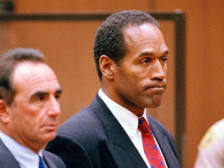 Vdes O. J. Simpson, ylli i diskredituar i futbollit, i shpallur i pafajshëm për vrasje