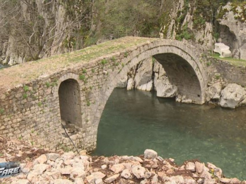 Guri i Bardhë në Klos, atraksioni turistik me pasuri natyrore të lëna në degradim