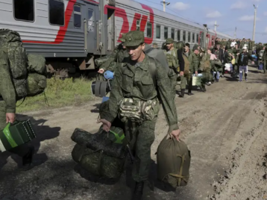 Mijëra ushtarë rus po ikin nga lufta në Ukrainë – a u ka rënë morali luftëtarëve të Putinit?