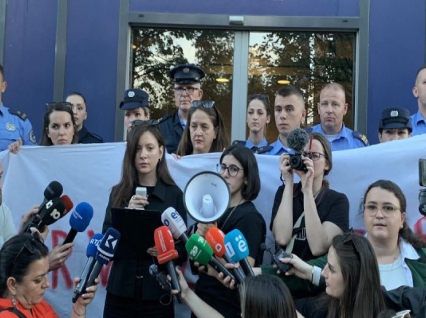 ​Protesta për Erona Coklin, kërkohet dorëheqja e krerëve të drejtësisë