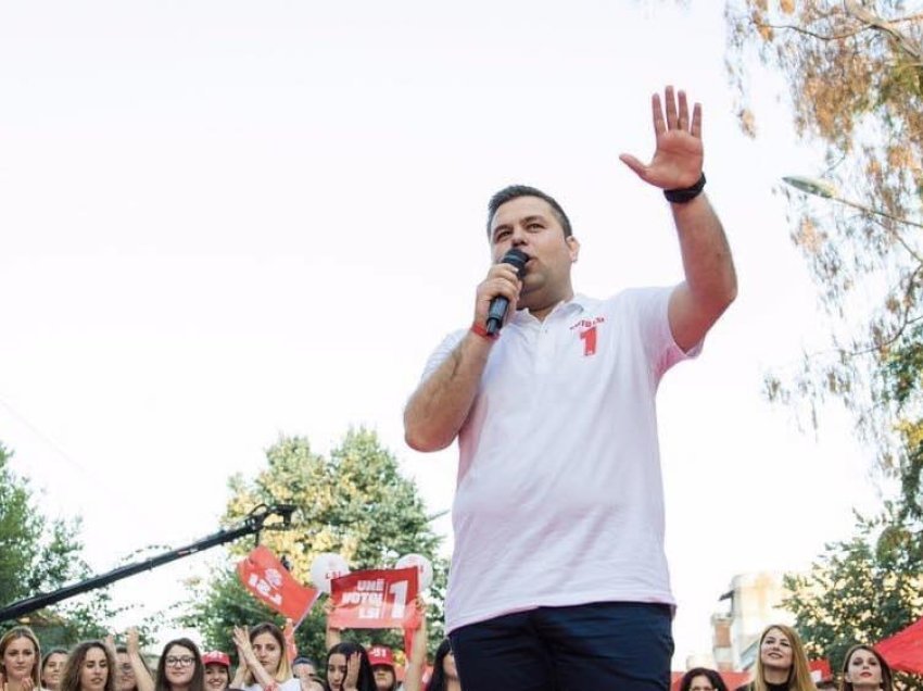 “Për shkak të faktorëve të brendshëm”/ Endrit Braimllari ka dhënë dorëheqjen nga posti i nënkryetarit të Partisë së Lirisë