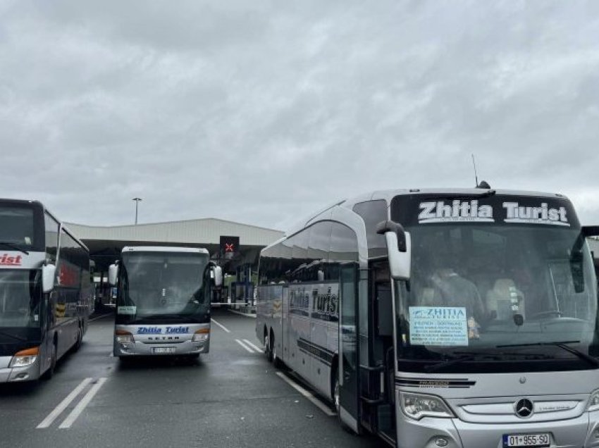 Ende nuk janë liruar të gjithë - “Shoferi dhe dy udhëtarë qe 6 orë janë në mbajtje nga serbët, ua kanë marrë telefonat dhe dokumentet”