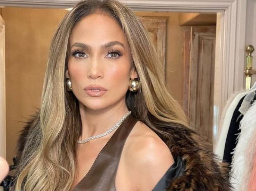 Jennifer Lopez u drejtohet fansave pasi anuloi turneun në ShBA