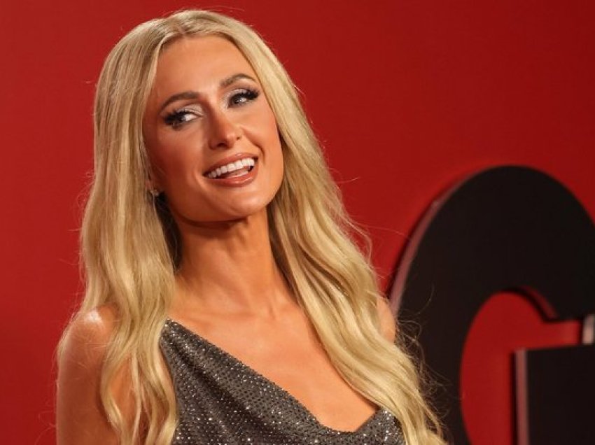 Paris Hilton publikon për herë të parë vajzën e saj