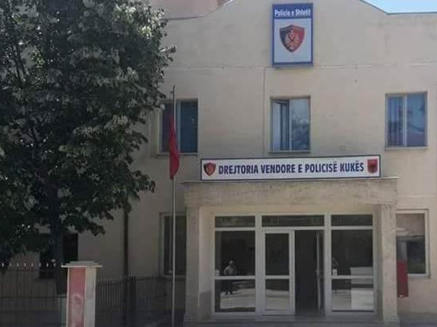 U konfliktuan fizikisht në mes të rrugës në Kukës, policia shpall në kërkim katër persona, nën ‘hetim’ edhe disa efektivë