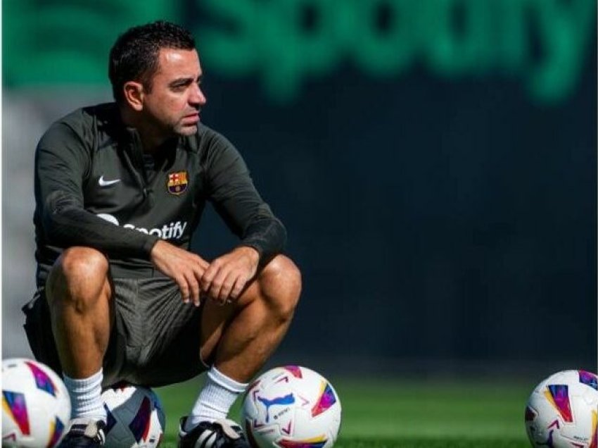 Xavi tregon arsyen për qëndrimin në stolin e Barcelonës