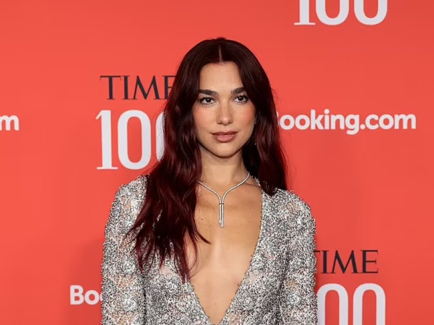 Dua Lipa shkëlqen me paraqitjen e saj në mbrëmjen gala “Time 100”, e ftuar si një nga 100 njerëzit më me ndikim në botë