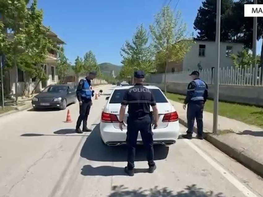 I riu nga Tirana kapet duke qarkulluar me armë zjarri në Mallakastër, policia i vendos prangat