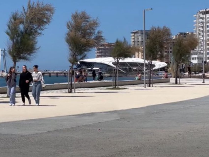 Dobësimi i Euros në Shqipëri shtrenjton paketat turistike