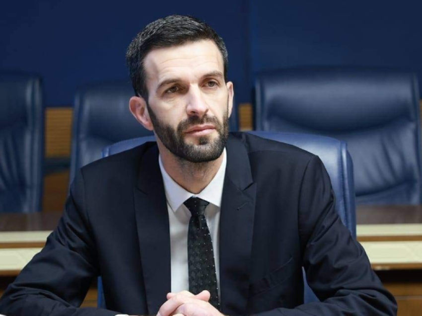 Deputeti Rrahmani kundër Vetëvendosjes: Kurrë dhe me asnjë çmim nuk do të votojë ligje që cenojnë familjen