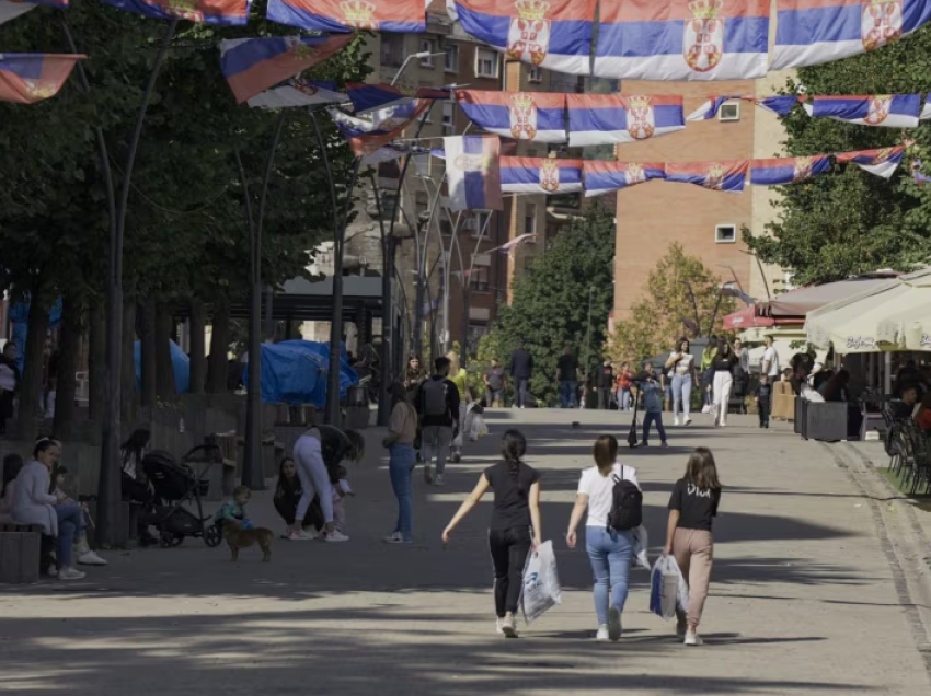 “As s’na troket kush në derë, as s’do ta hapim”: Serbët në veri hezitojnë të regjistrohen