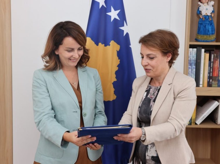 Ministrja Gërvalla emëron Nita Shalën ambasadore të Kosovës në Itali